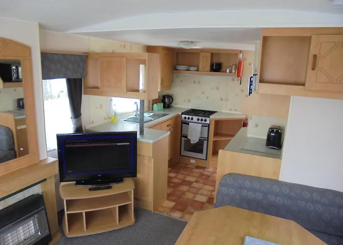 Golden Sands: Mirage Iiii:- 6 Berth, Access To The Beach