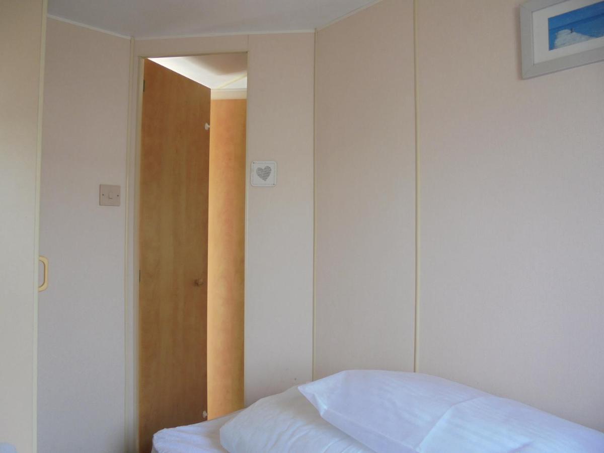Golden Sands: Mirage Iiii:- 6 Berth, Access To The