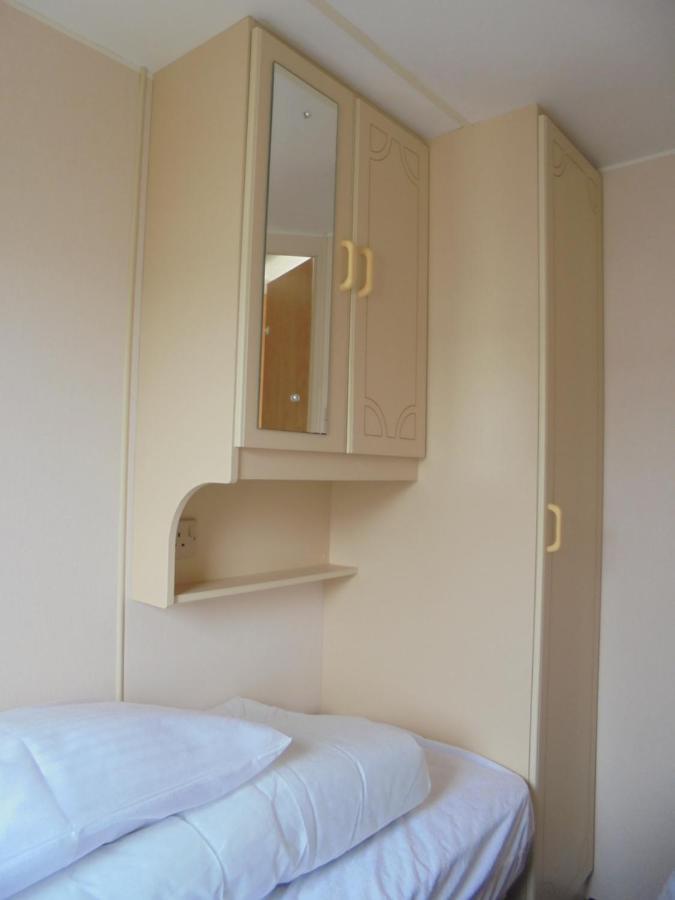 Golden Sands: Mirage Iiii:- 6 Berth, Access To The